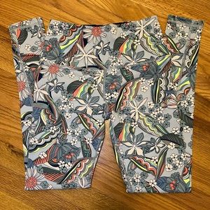 Victoria Sport Flowery Patterned Leggings - Small